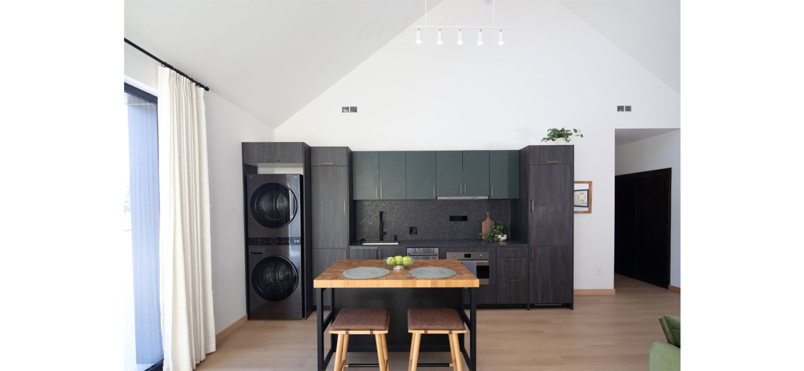 Slide number 7 - Rookery-Apartments-Interior-1